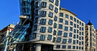 30 let pohybu. 30 let svobody. Tančící dům připomene výročí výstavou i veřejnými oslavami