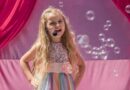 Dětská hvězda Adélka Hesová zazpívá před hračkářstvím POMPO v OC Šestka