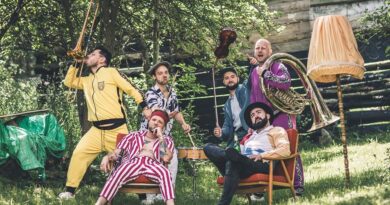 Energičtí Circus Brothers se s aktuálním singlem „Víčko“ vydávají novým hudebním směrem